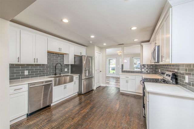 5808 Locke Avenue, Fort Worth, TX 76107