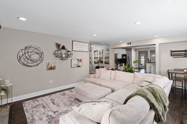 5808 Locke Avenue, Fort Worth, TX 76107