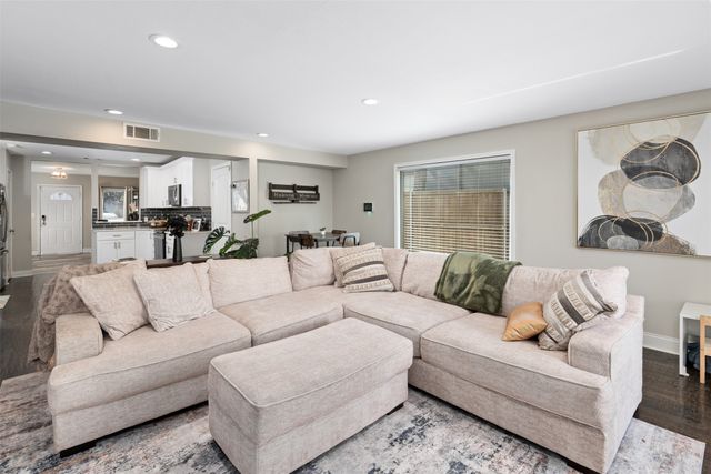 5808 Locke Avenue, Fort Worth, TX 76107