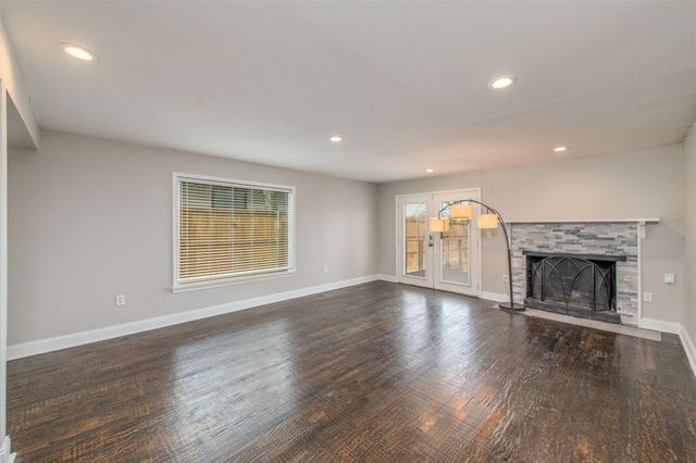 5808 Locke Avenue, Fort Worth, TX 76107