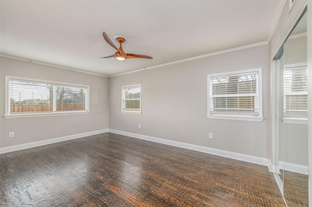 5808 Locke Avenue, Fort Worth, TX 76107