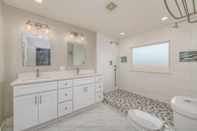 5808 Locke Avenue, Fort Worth, TX 76107