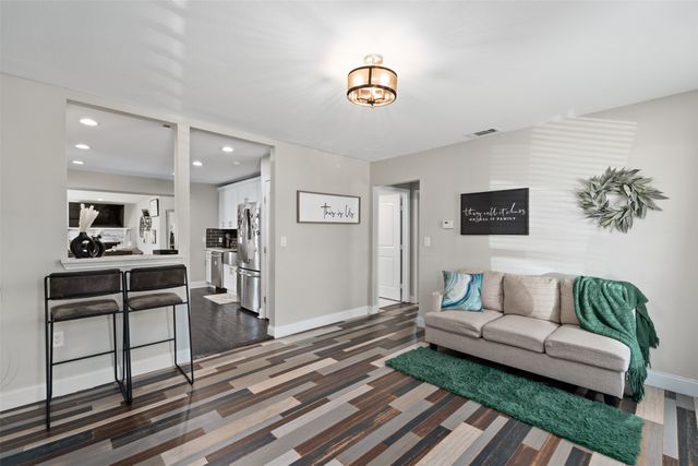 5808 Locke Avenue, Fort Worth, TX 76107