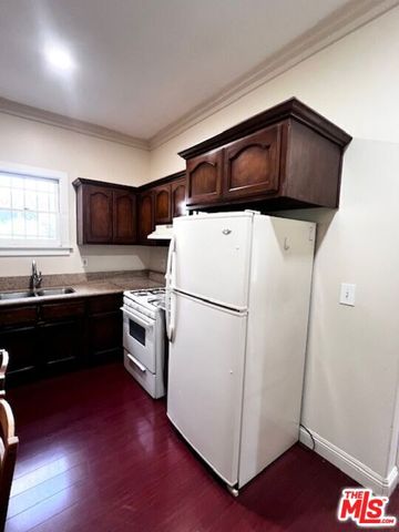 2108 Oak Street, Los Angeles, CA 90007