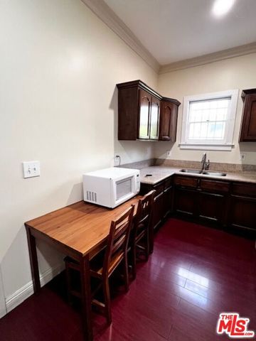 2108 Oak Street, Los Angeles, CA 90007