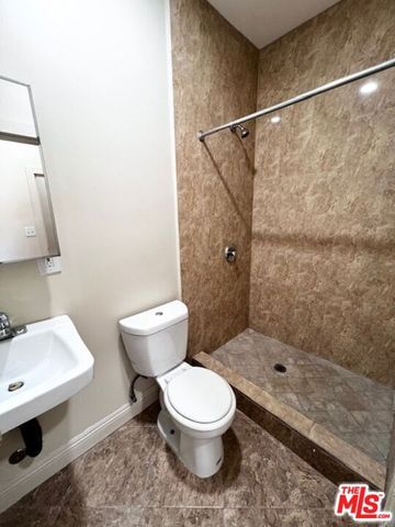 2108 Oak Street, Los Angeles, CA 90007