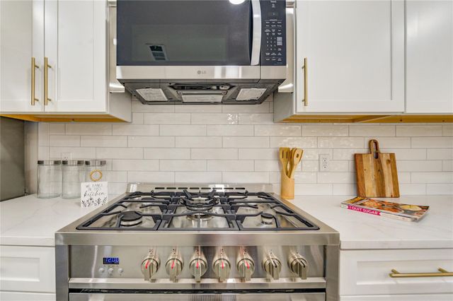 1901 Canyon Creek Court, Pearland, TX 77581