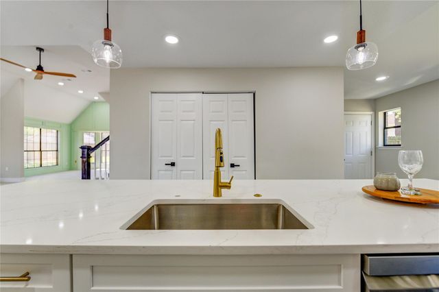 1901 Canyon Creek Court, Pearland, TX 77581