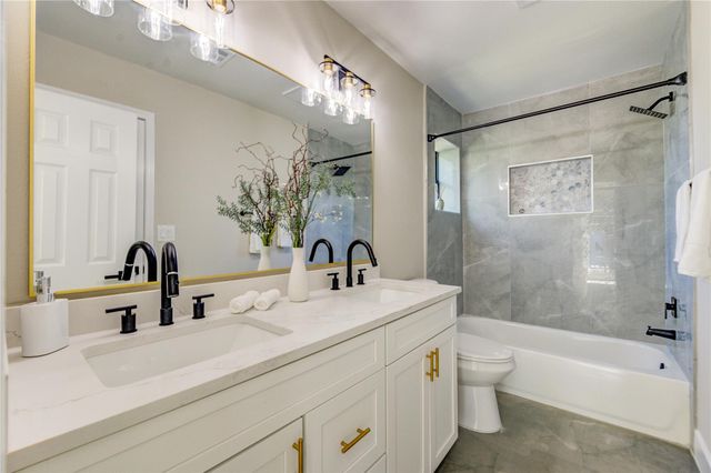 1901 Canyon Creek Court, Pearland, TX 77581