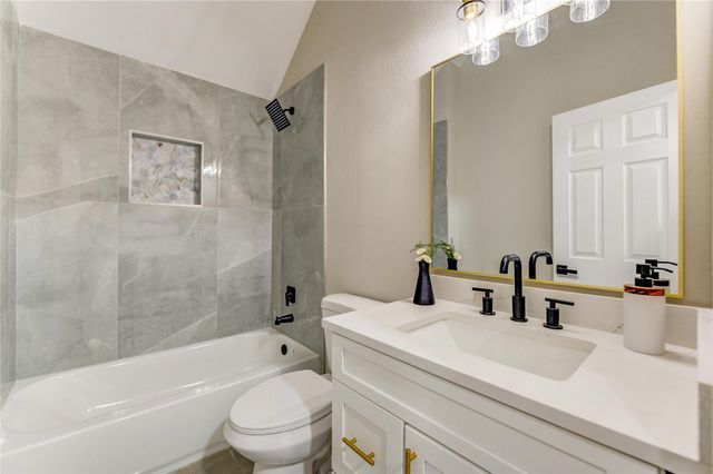 1901 Canyon Creek Court, Pearland, TX 77581