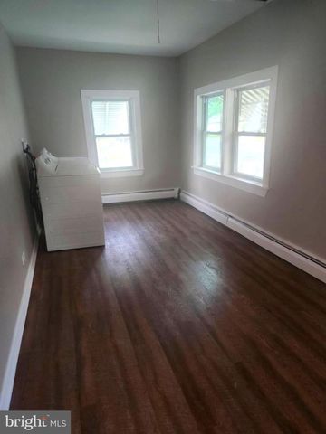 1359 CROWN POINT RD, West Deptford, NJ 08093