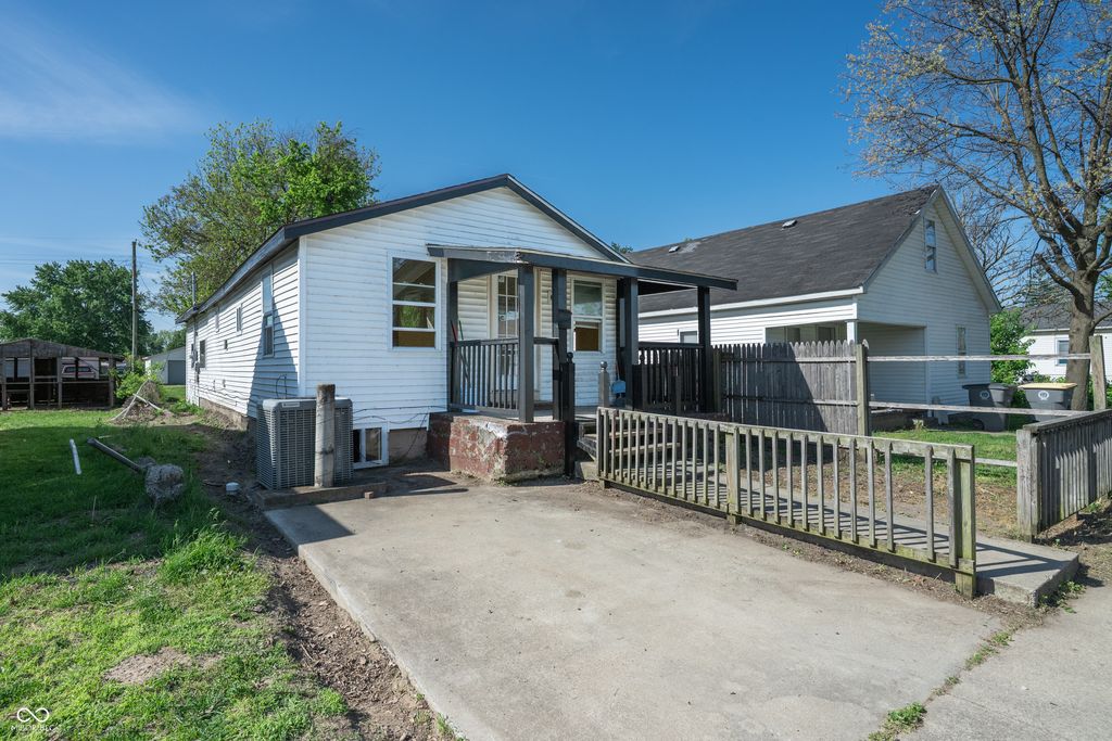 811 W Laurel Street, Seymour, IN 47274