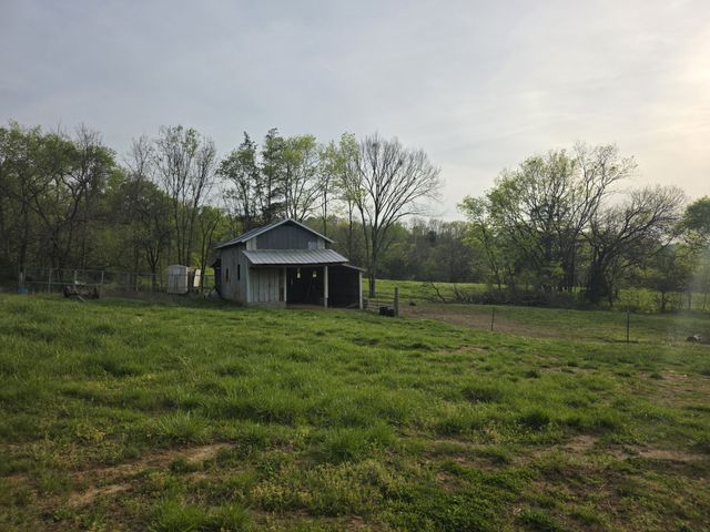 144 Heine Ln, Hartsville, TN 37074