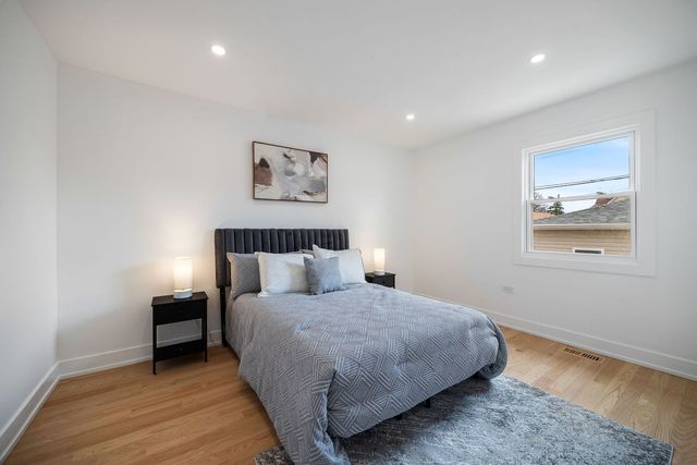 3631 N Sayre Avenue, Chicago, IL 60634