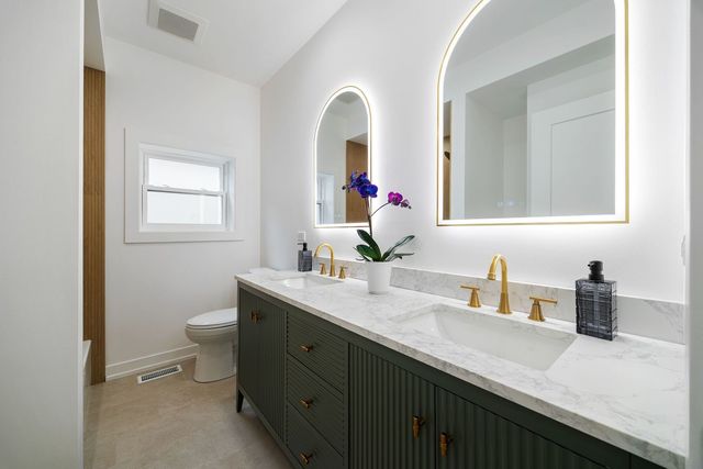 3631 N Sayre Avenue, Chicago, IL 60634