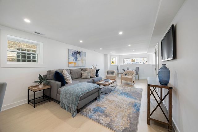 3631 N Sayre Avenue, Chicago, IL 60634