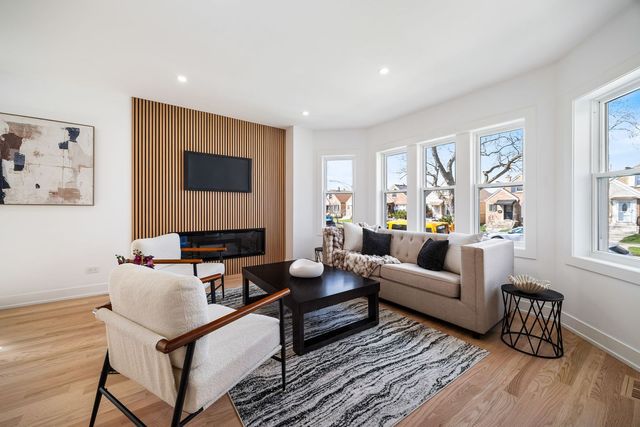 3631 N Sayre Avenue, Chicago, IL 60634