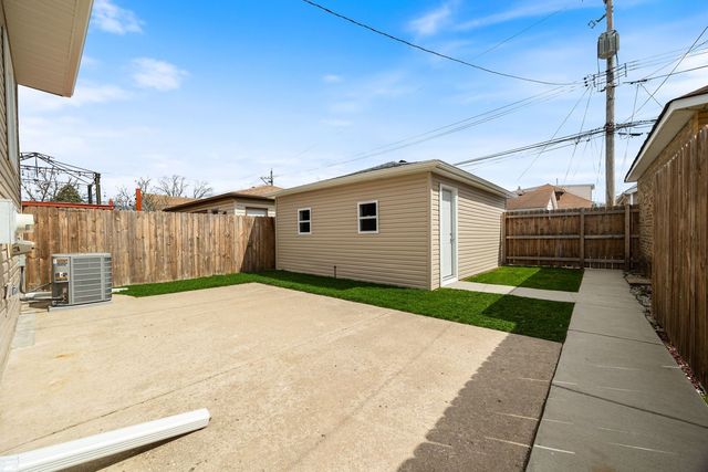 3631 N Sayre Avenue, Chicago, IL 60634