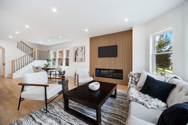 3631 N Sayre Avenue, Chicago, IL 60634