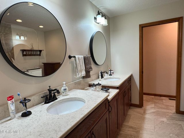 236 Stone Oak Court, Holland, OH 43528