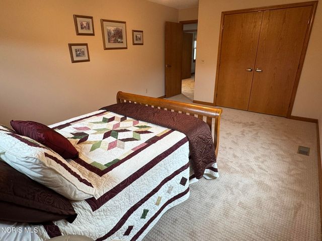 236 Stone Oak Court, Holland, OH 43528