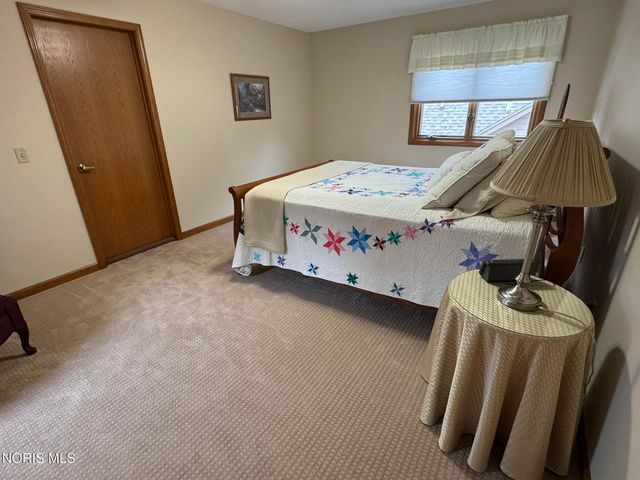 236 Stone Oak Court, Holland, OH 43528