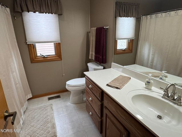 236 Stone Oak Court, Holland, OH 43528