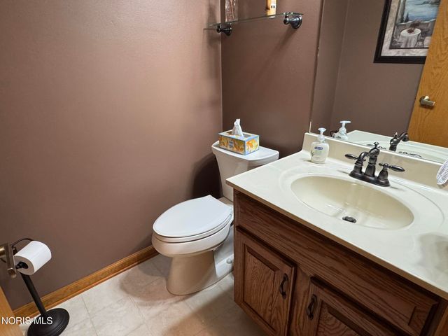 236 Stone Oak Court, Holland, OH 43528