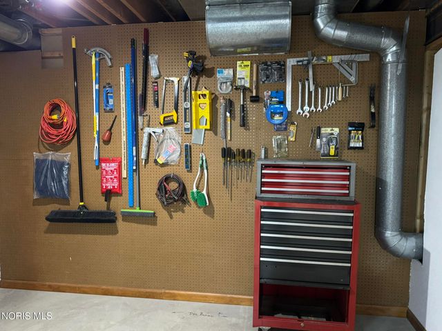 236 Stone Oak Court, Holland, OH 43528