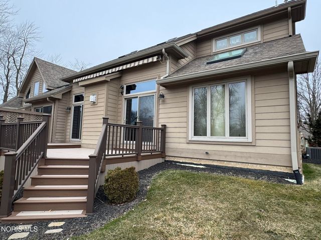 236 Stone Oak Court, Holland, OH 43528