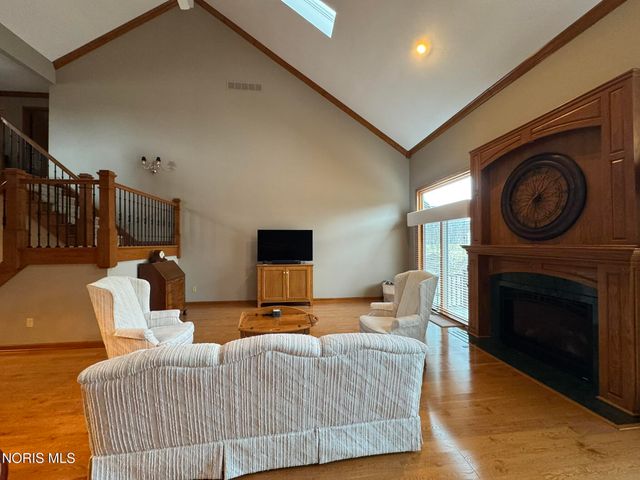 236 Stone Oak Court, Holland, OH 43528