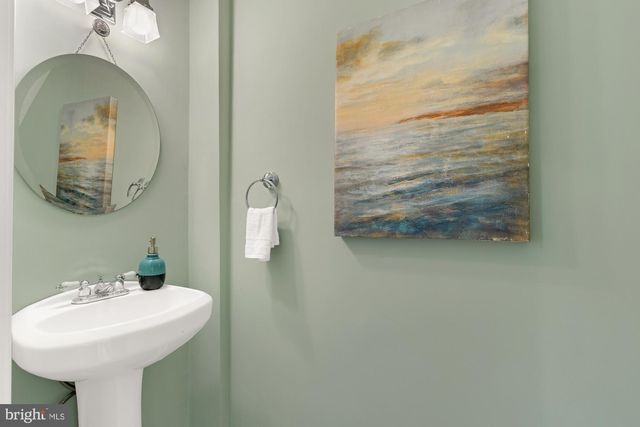 814 K ST NE, Washington, DC 20002