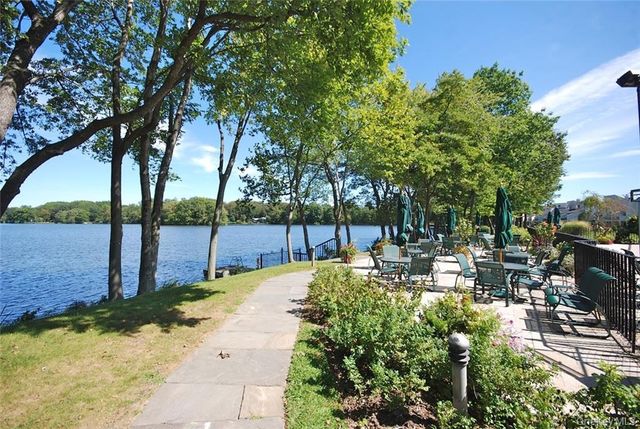 41 Waterside Close, Eastchester, NY 10709
