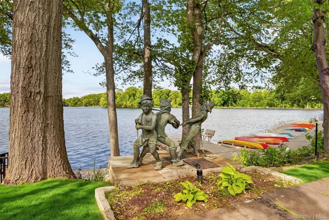 41 Waterside Close, Eastchester, NY 10709