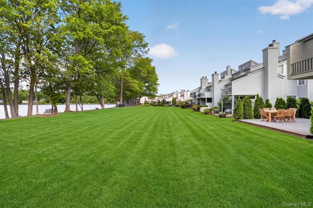 41 Waterside Close, Eastchester, NY 10709