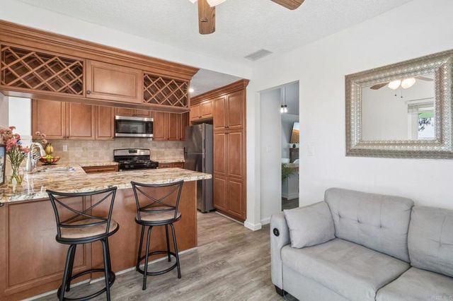 1968 Paseo Del Rey, Vista, CA 92084