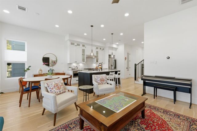 732 W 17th Street, Houston, TX 77008