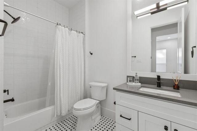 732 W 17th Street, Houston, TX 77008