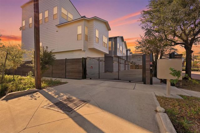 732 W 17th Street, Houston, TX 77008