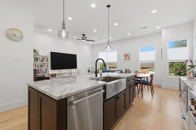 732 W 17th Street, Houston, TX 77008