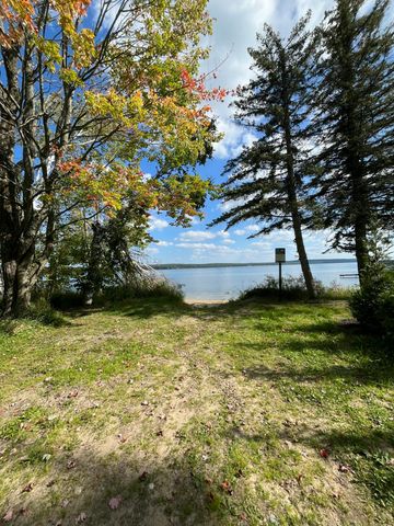 1735 Redwood Drive, Gaylord, MI 49735