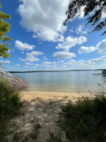 1735 Redwood Drive, Gaylord, MI 49735