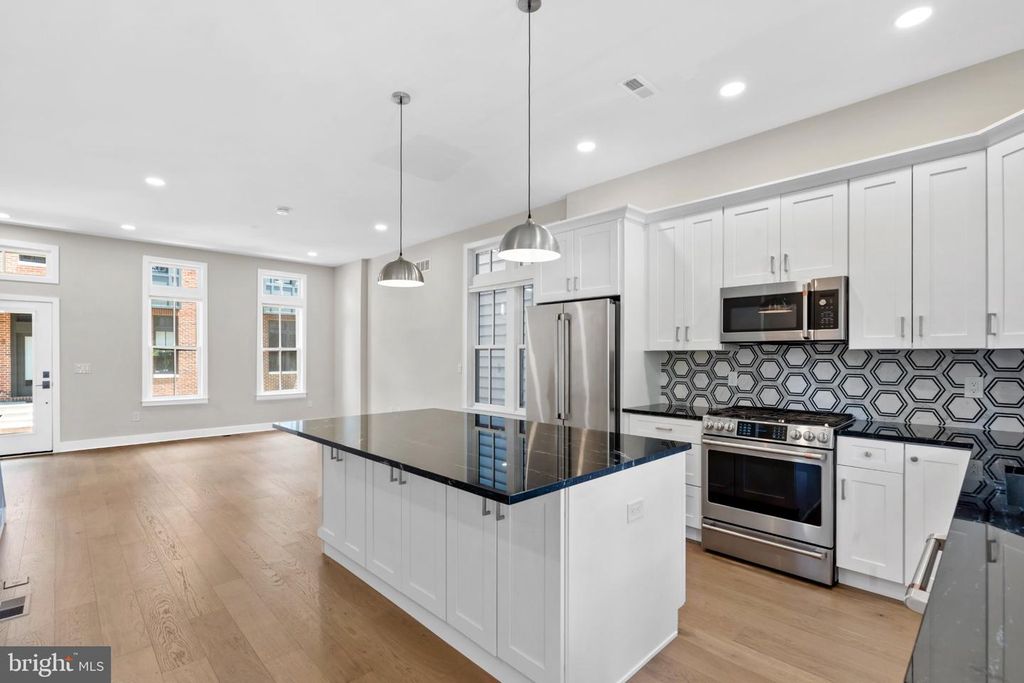 113 THORNTON LN, NEWTOWN, PA 18940 — photo 4