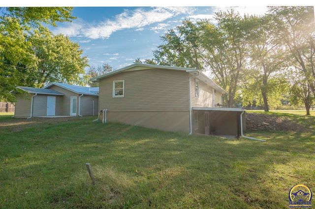 11933 S Topeka AVE, Carbondale, KS 66414