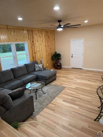 11933 S Topeka AVE, Carbondale, KS 66414