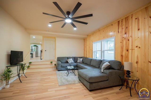 11933 S Topeka AVE, Carbondale, KS 66414