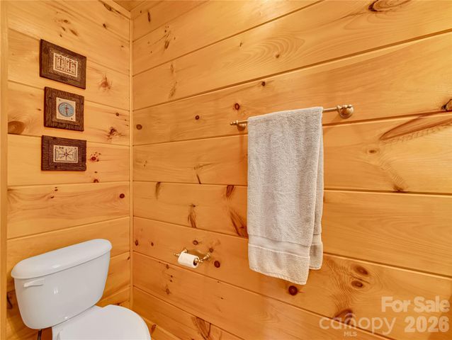 586 Tanglewood Lane, Saluda, NC 28773