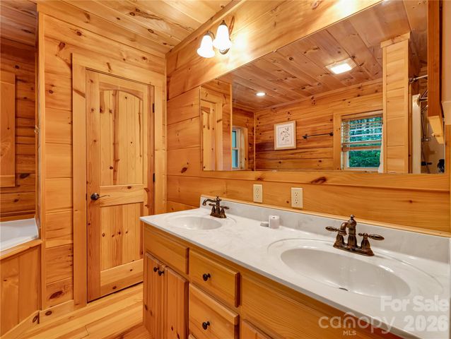 586 Tanglewood Lane, Saluda, NC 28773