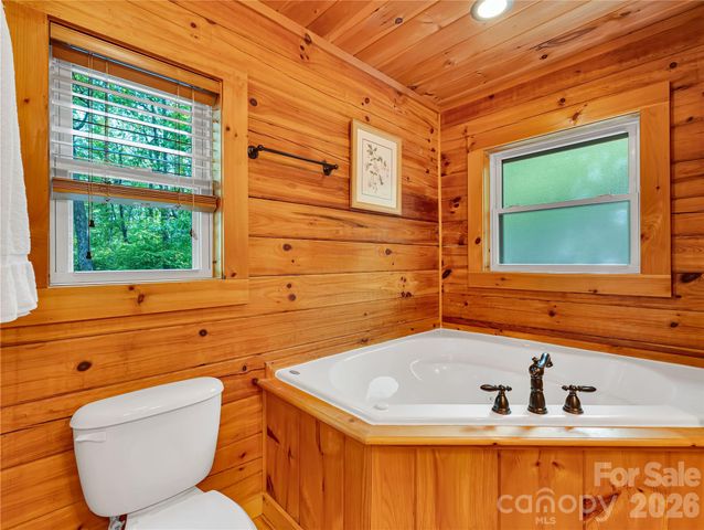 586 Tanglewood Lane, Saluda, NC 28773