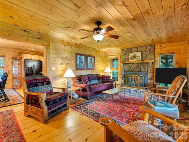 586 Tanglewood Lane, Saluda, NC 28773